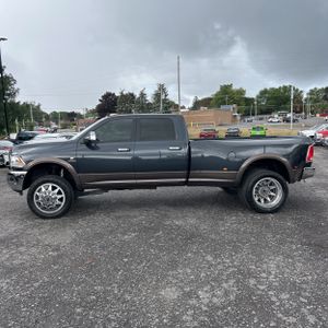 2017 RAM 3500 LARAMIE photo 3
