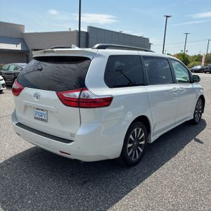 TOYOTA SIENNA - 7