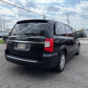 CHRYSLER TOWN AND COUNTRY TOURING - 8