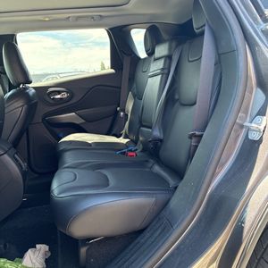 صورة مصغرة 34 لـ 2019 JEEP CHEROKEE OVERLAND