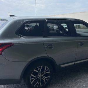 2017 Mitsubishi OUTLANDER SE — фото 9