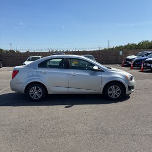 CHEVROLET SONIC LT AUTO - 10