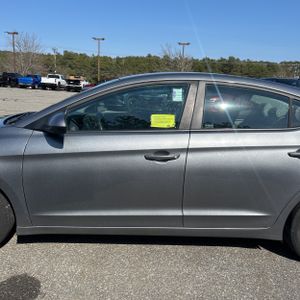 HYUNDAI ELANTRA SE - 4