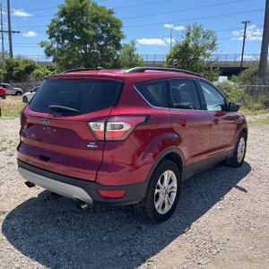 صورة 8 لـ 2017 FORD ESCAPE SE
