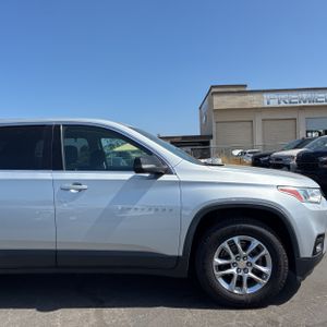2021 Chevrolet TRAVERSE LS — миниатюра 13