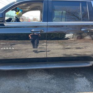 CHEVROLET SUBURBAN LT - 4