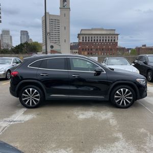 MERCEDES-BENZ GLA - 10