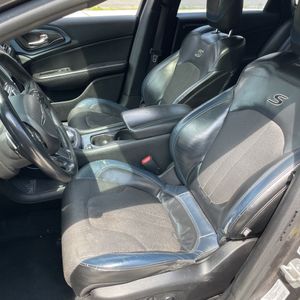 2015 Chrysler 200 S — миниатюра 32