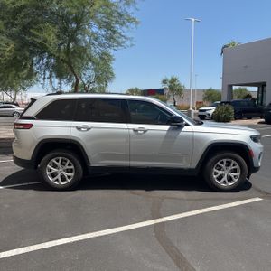 صورة 10 لـ 2023 JEEP GRAND CHEROKEE LIMITED