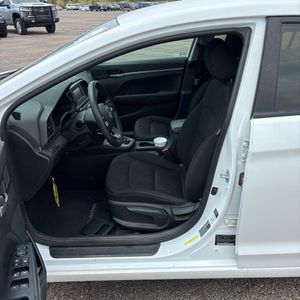 2019 Hyundai ELANTRA SE thumbnail 32