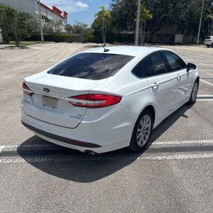 صورة 8 لـ 2017 FORD FUSION HYBRID SE