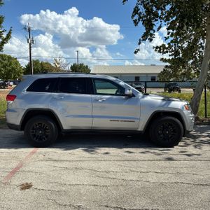 2017 JEEP GRAND CHEROKEE LAREDO — фото 9