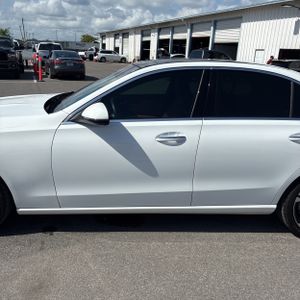 صورة 4 لـ 2025 Mercedes-BENZ C 300