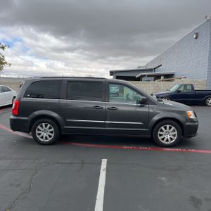 CHRYSLER TOWN AND COUNTRY TOURING - 10