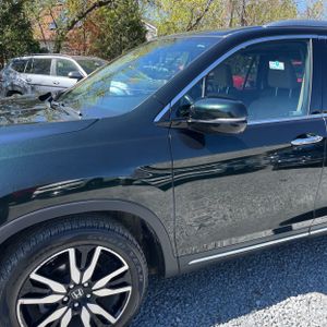 HONDA PILOT TOURING W/REAR CAPTAIN'S CHAIRS - 2