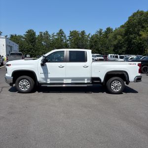 2025 Chevrolet SILVERADO 2500HD LT photo 3