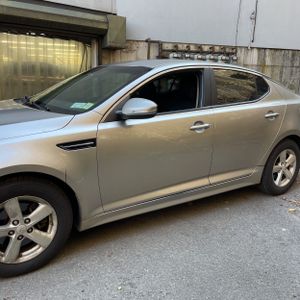 KIA OPTIMA LX - 2