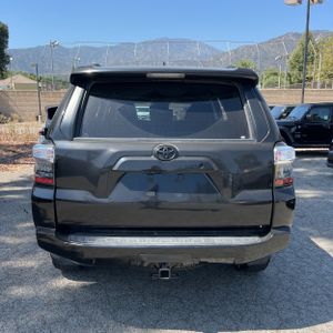 صورة 6 لـ 2020 Toyota 4RUNNER SR5