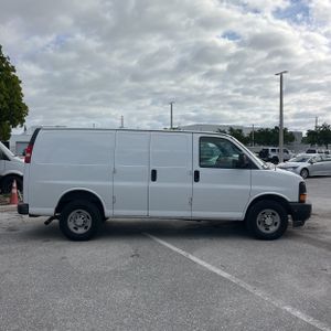 CHEVROLET EXPRESS 2500 - 10