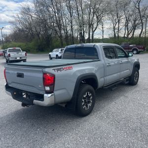 Toyota Tacoma TRD Off-Road - 8