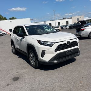 2023 Toyota RAV4 LE — миниатюра 12