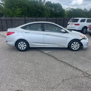 HYUNDAI ACCENT SE - 10