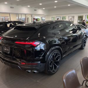 2023 Lamborghini URUS BASE — фото 6