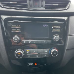 2017 Nissan ROGUE SV 缩略图 37