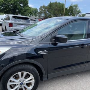FORD ESCAPE SE - 2