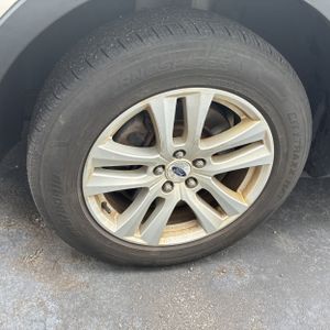 FORD EXPLORER XLT - 7