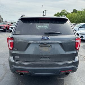 FORD EXPLORER XLT - 7
