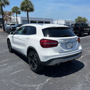 MERCEDES-BENZ GLA - 5