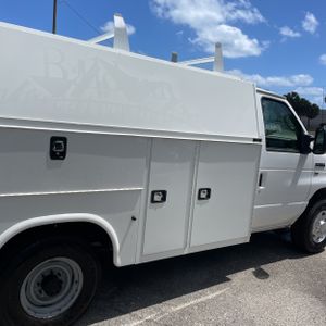 FORD E-350 CUTAWAY - 9