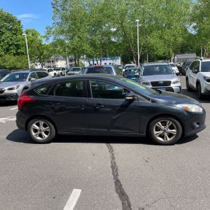 FORD FOCUS SE - 10