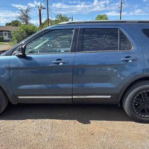 FORD EXPLORER XLT - 4