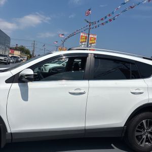 2018 Toyota RAV4 XLE photo 4