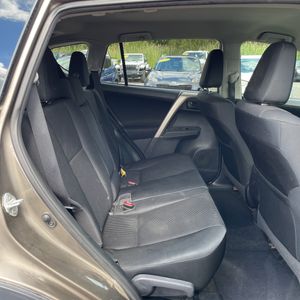 صورة 35 لـ 2015 Toyota RAV4 LE