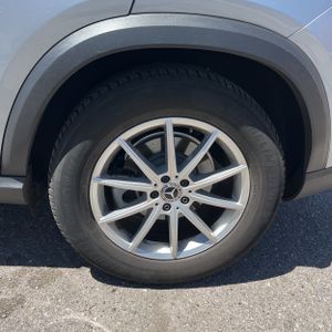 2025 Mercedes-BENZ GLE — миниатюра 18