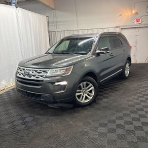 FORD EXPLORER XLT - 1