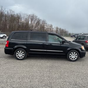 CHRYSLER TOWN AND COUNTRY TOURING - 10