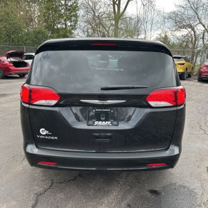 CHRYSLER VOYAGER LX - 7