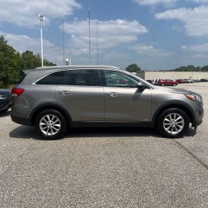 2017 KIA SORENTO LX photo 10