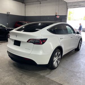 TESLA MODEL Y LONG RANGE - 8
