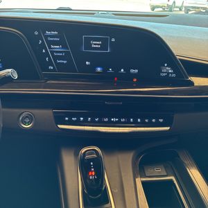 صورة 39 لـ 2021 Cadillac ESCALADE ESV SPORT