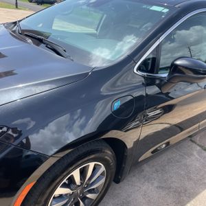 صورة 2 لـ 2023 Chrysler PACIFICA HYBRID TOURING L