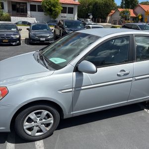 HYUNDAI ACCENT GLS - 2