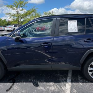 2021 Toyota RAV4 XLE PREMIUM photo 4