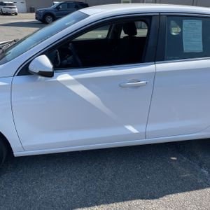 HYUNDAI ELANTRA GT BASE - 4