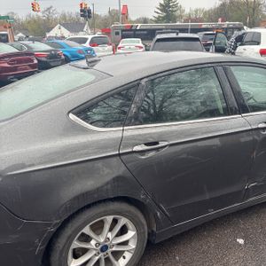 FORD FUSION HYBRID SE - 9