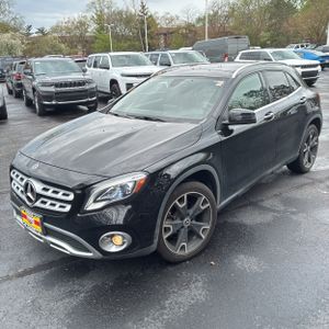 MERCEDES-BENZ GLA - 1